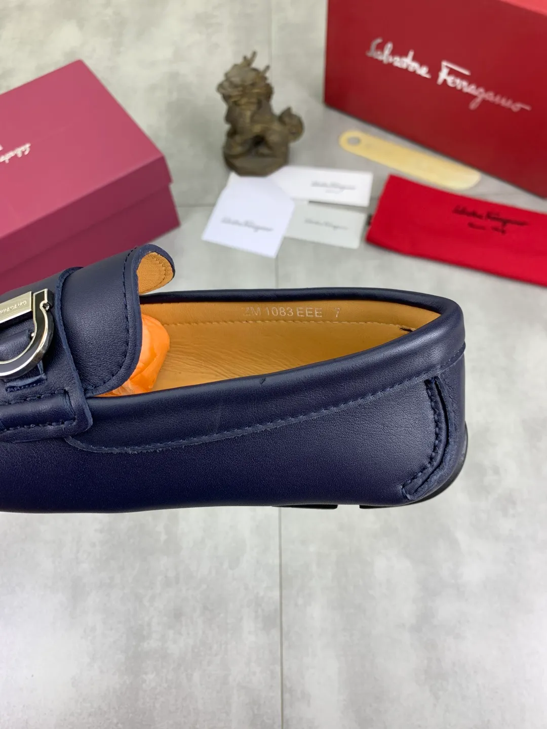 Men's shoes 💰P542 New model, high quality [Ferragamo/Ferragamo] Latest lazy slip-on shoes Original imported calfskin, imported cowhide lining + original luxury metal buckle + original combination outsole Comparison without pressure Code number: 38-45